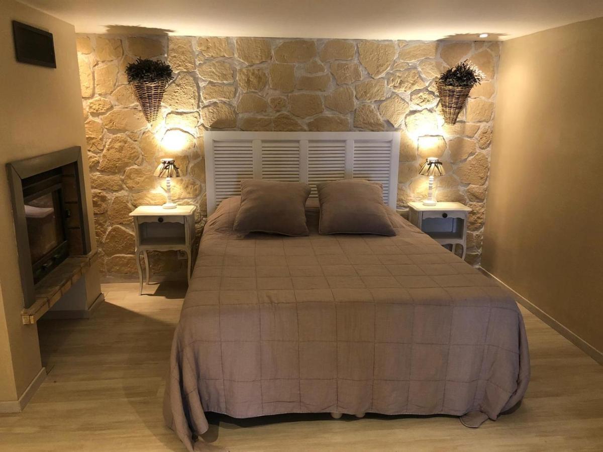 Gite Roussillon Dame Sirmonde Apartment Bagian luar foto